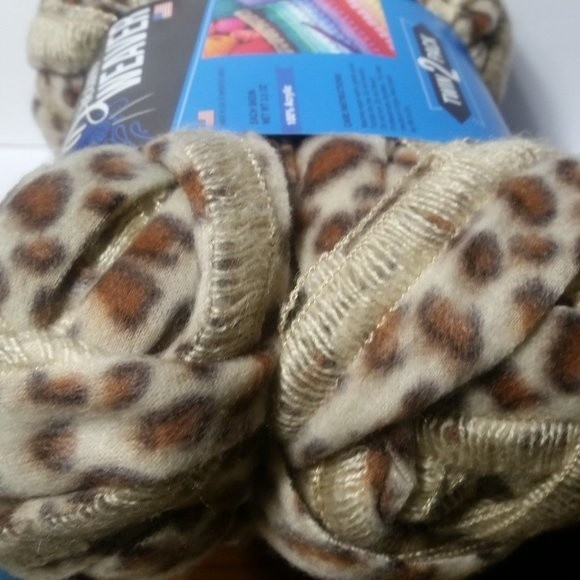 Leopard Print Ribbon Yarn 4 Skeins Super Bulky - Picture 1 of 13
